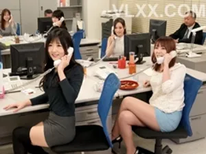 Trể tàu được cấp trên nữ dẫn về nhà ngủ nào ngờ bị vắt kiệt sức mấy ngày liền